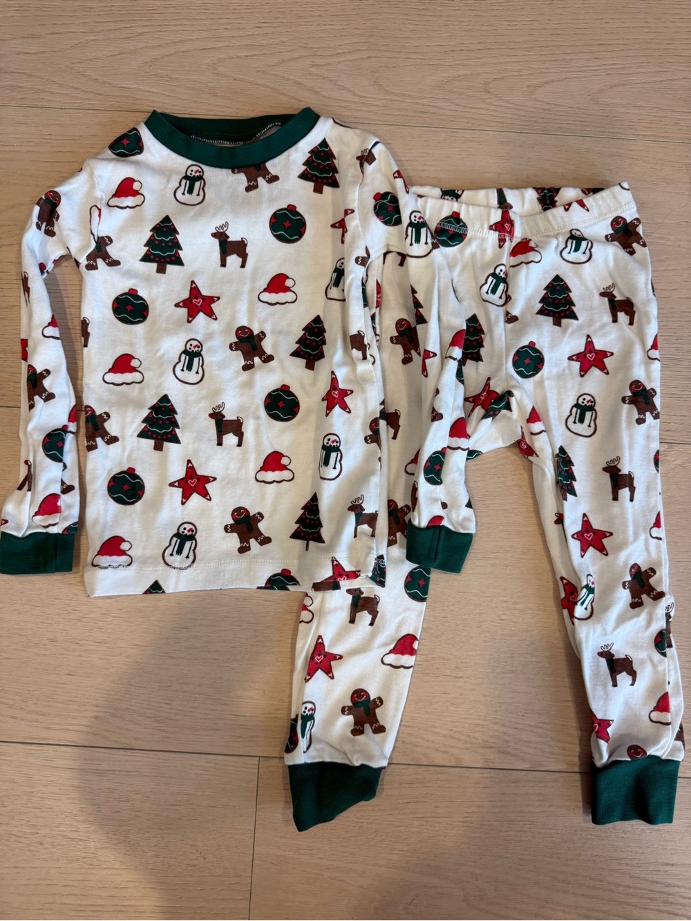 Monica + Andy Kids Holiday Pajama Set in White with Green Trim | 2T